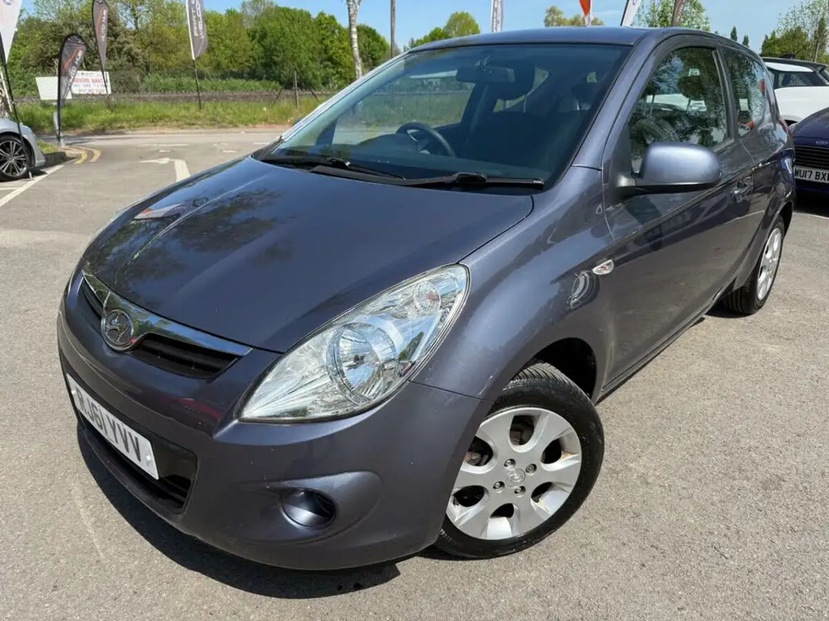 2011-hyundai-i20-12-comfort-3d-big-3