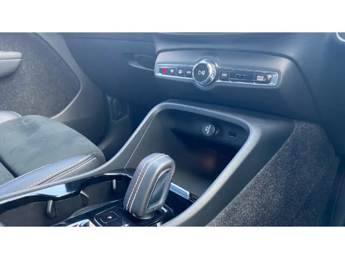 2021-volvo-xc40-15-t3-r-design-pro-163bhp-geartronic-big-13