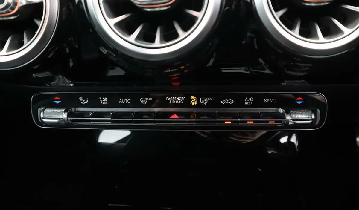 2019-mercedes-benz-cla-20-cla-220-amg-line-premium-shooting-brake-5d-big-12