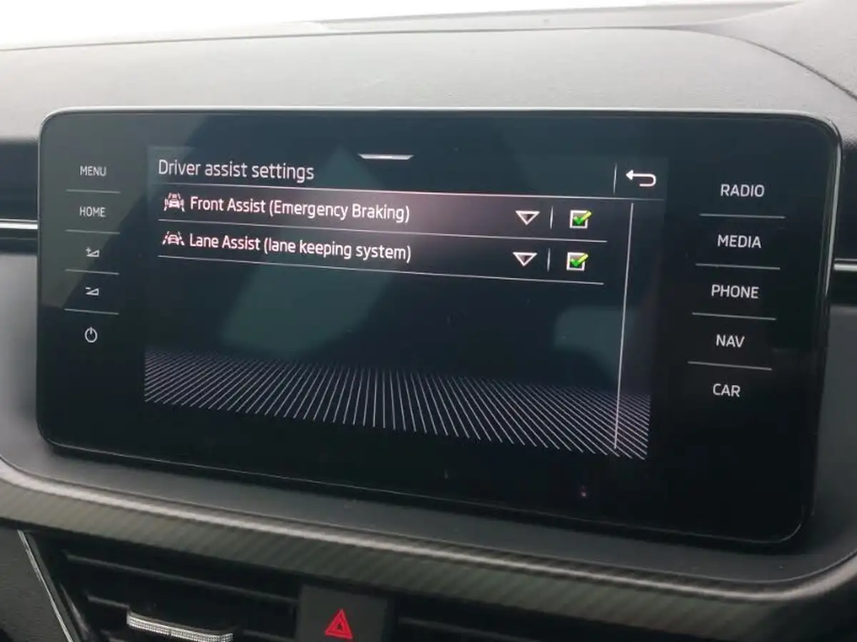 2022-skoda-kamiq-10-tsi-monte-carlo-111ps-dsg-big-17