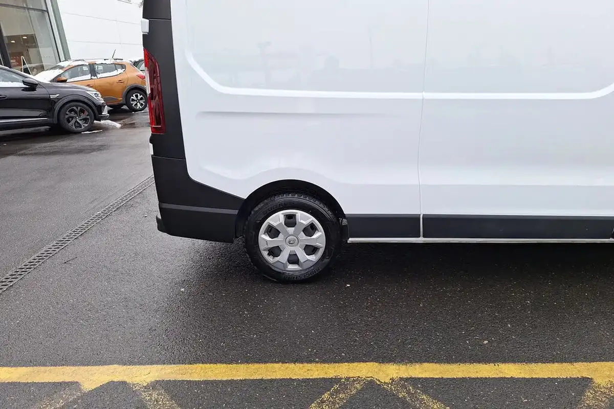 2023-renault-trafic-20dci-ll30-130-start-big-3