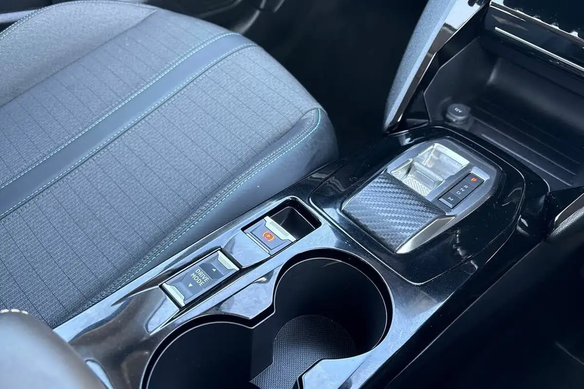 2023-peugeot-208-12-puretech-allure-premium-130ps-eat8-big-27