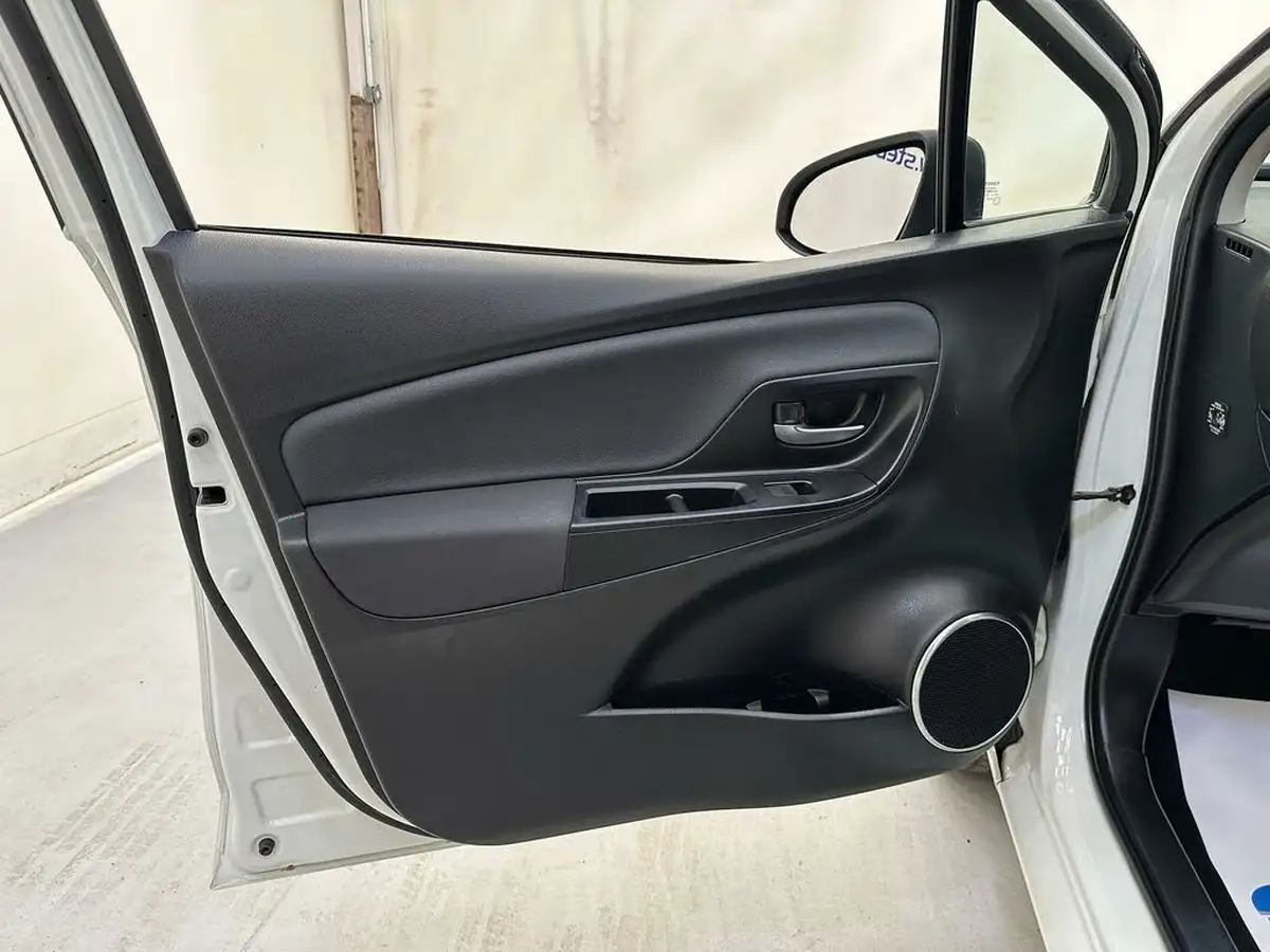2019-toyota-yaris-15-vvt-i-y20-111bhp-1496cc-big-29
