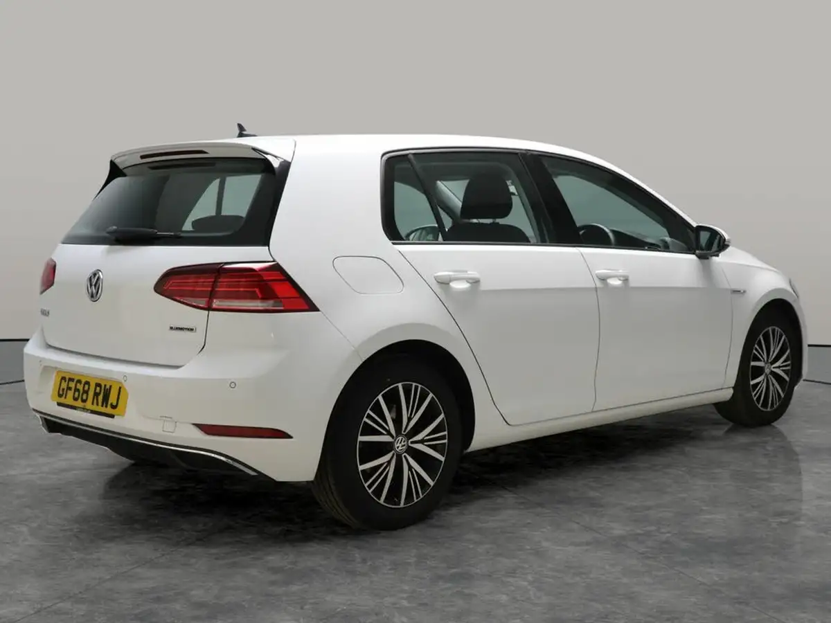2018-volkswagen-golf-15-tsi-se-nav-130ps-ss-hatchback-5d-big-9