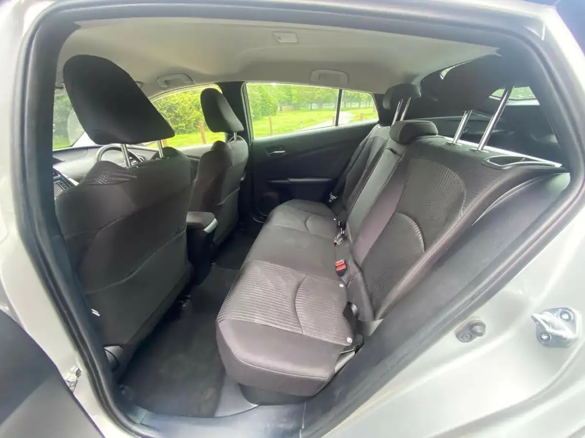 2019-toyota-prius-big-56