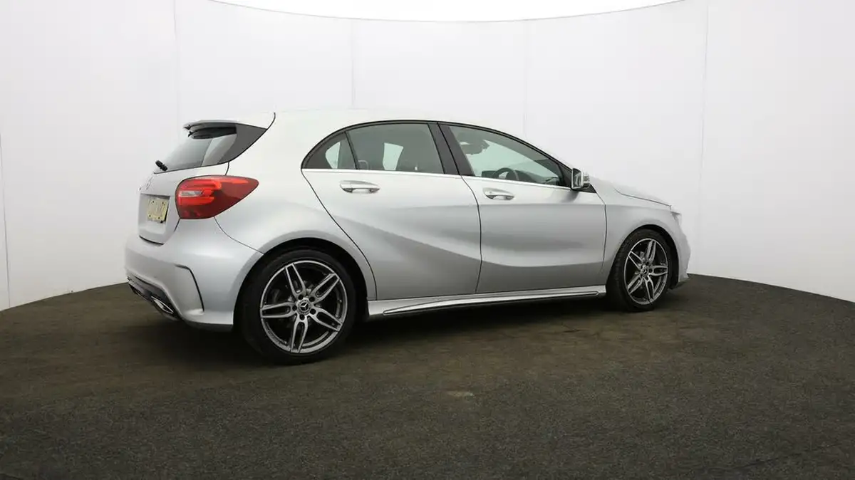 2018-mercedes-benz-a-class-16-a180-amg-line-ss-big-48
