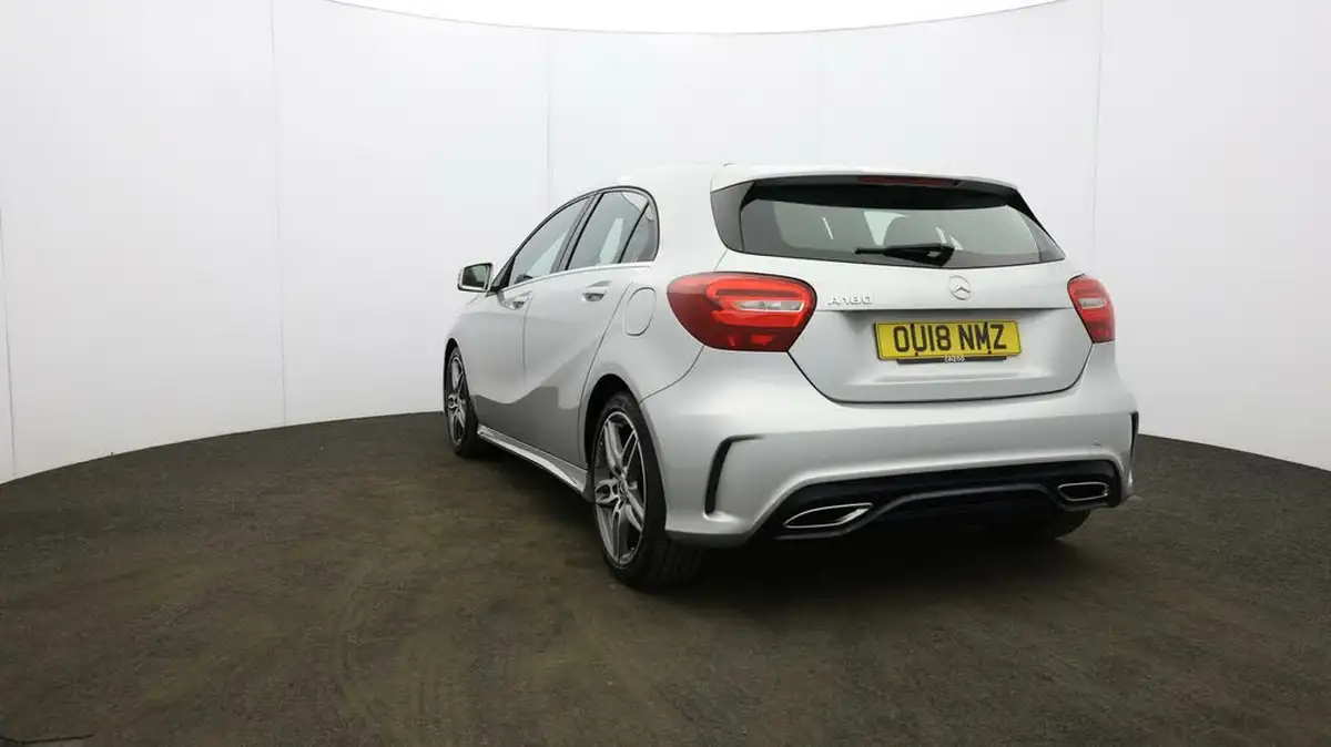 2018-mercedes-benz-a-class-16-a180-amg-line-ss-big-24