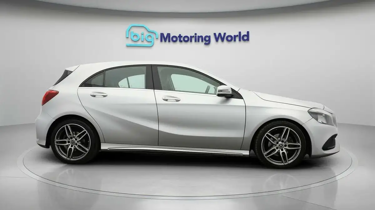 2018-mercedes-benz-a-class-16-a180-amg-line-ss-big-7