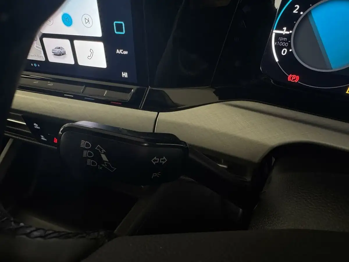 2021-volkswagen-golf-10-tsi-life-estate-big-16