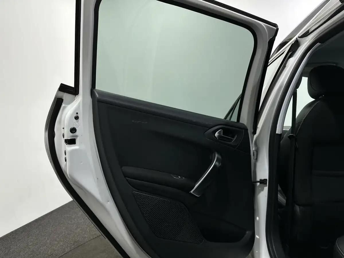 2016-peugeot-2008-suv-12-puretech-allure-82bhp-big-33