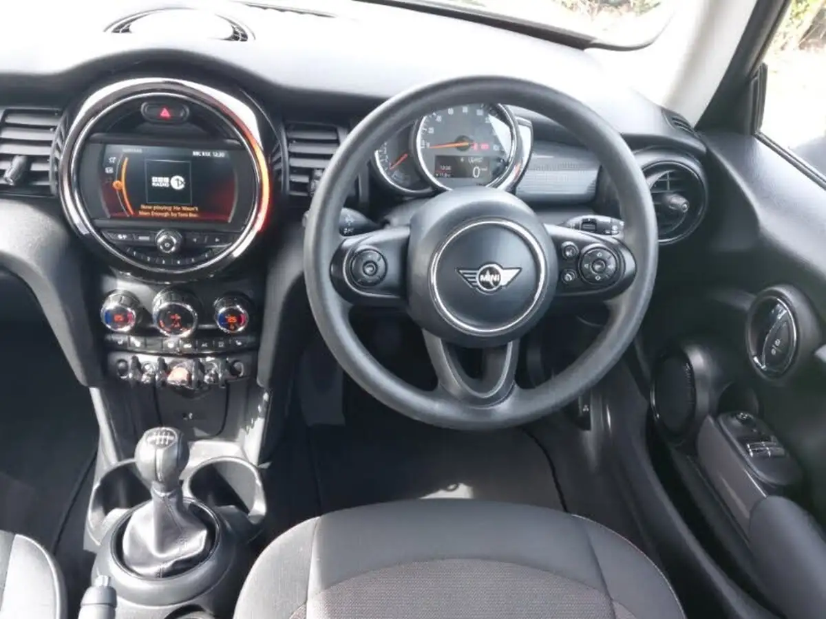 2018-mini-cooper-15-cooper-classic-ss-hatchback-3d-big-6