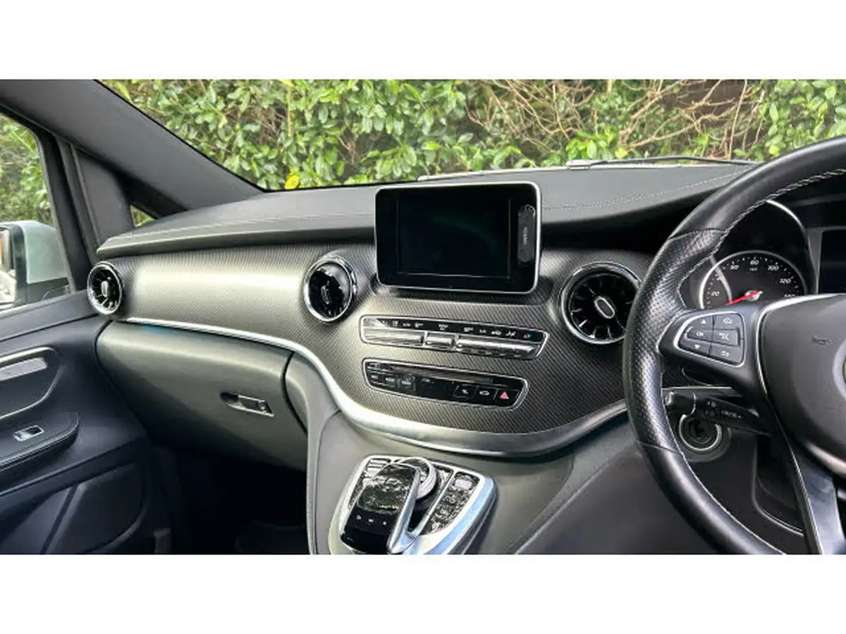 2020-mercedes-benz-v-class-20d-v300d-amg-line-extra-long-big-13