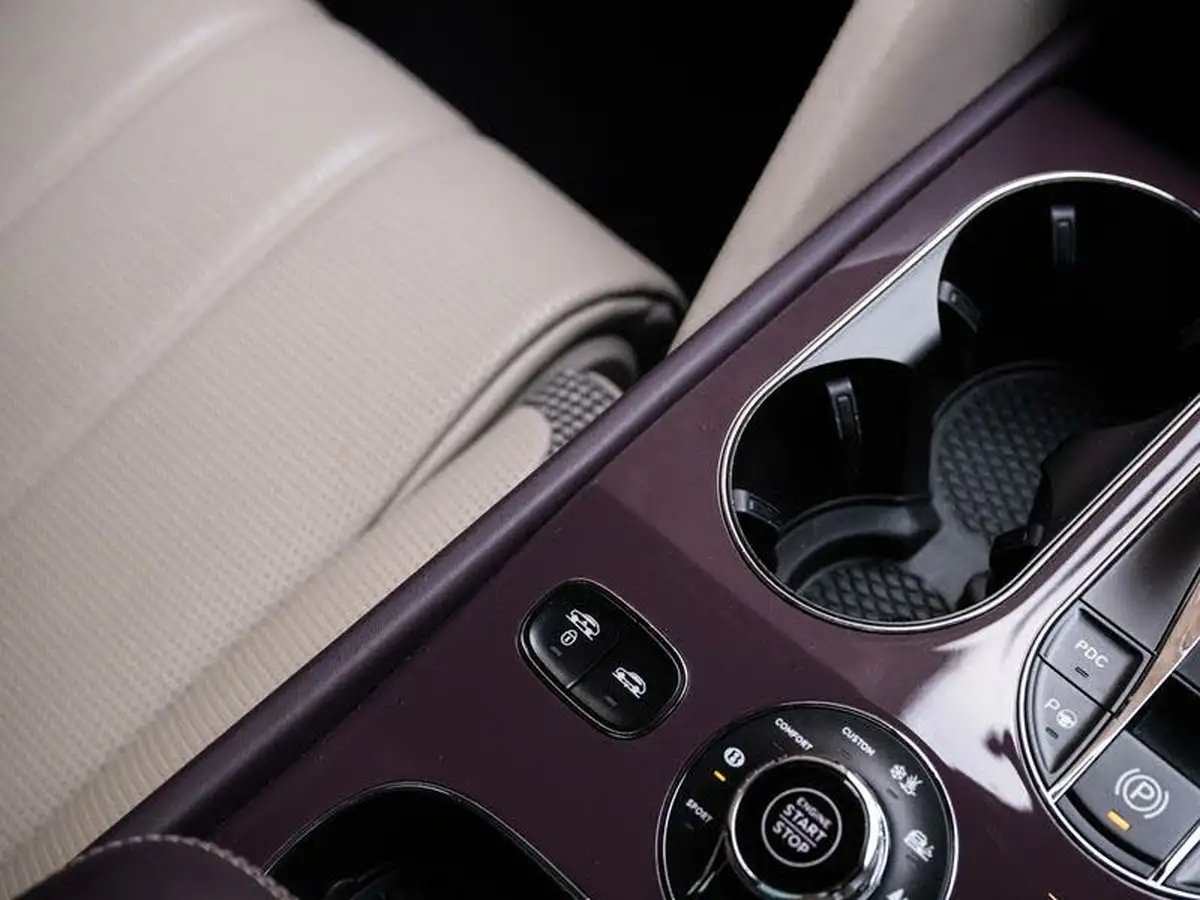 2023-bentley-bentayga-40-v8-extended-wheelbase-azure-big-47