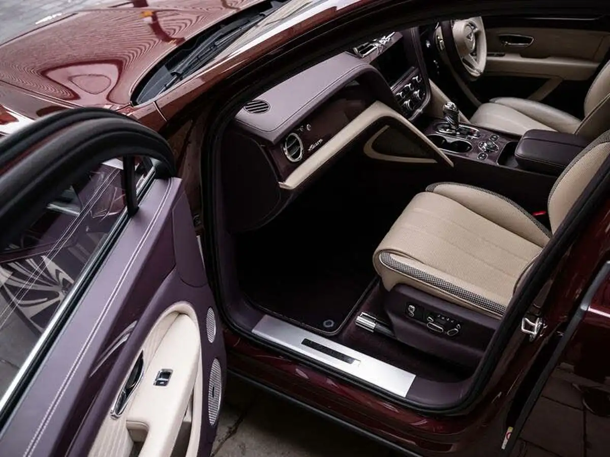 2023-bentley-bentayga-40-v8-extended-wheelbase-azure-big-23