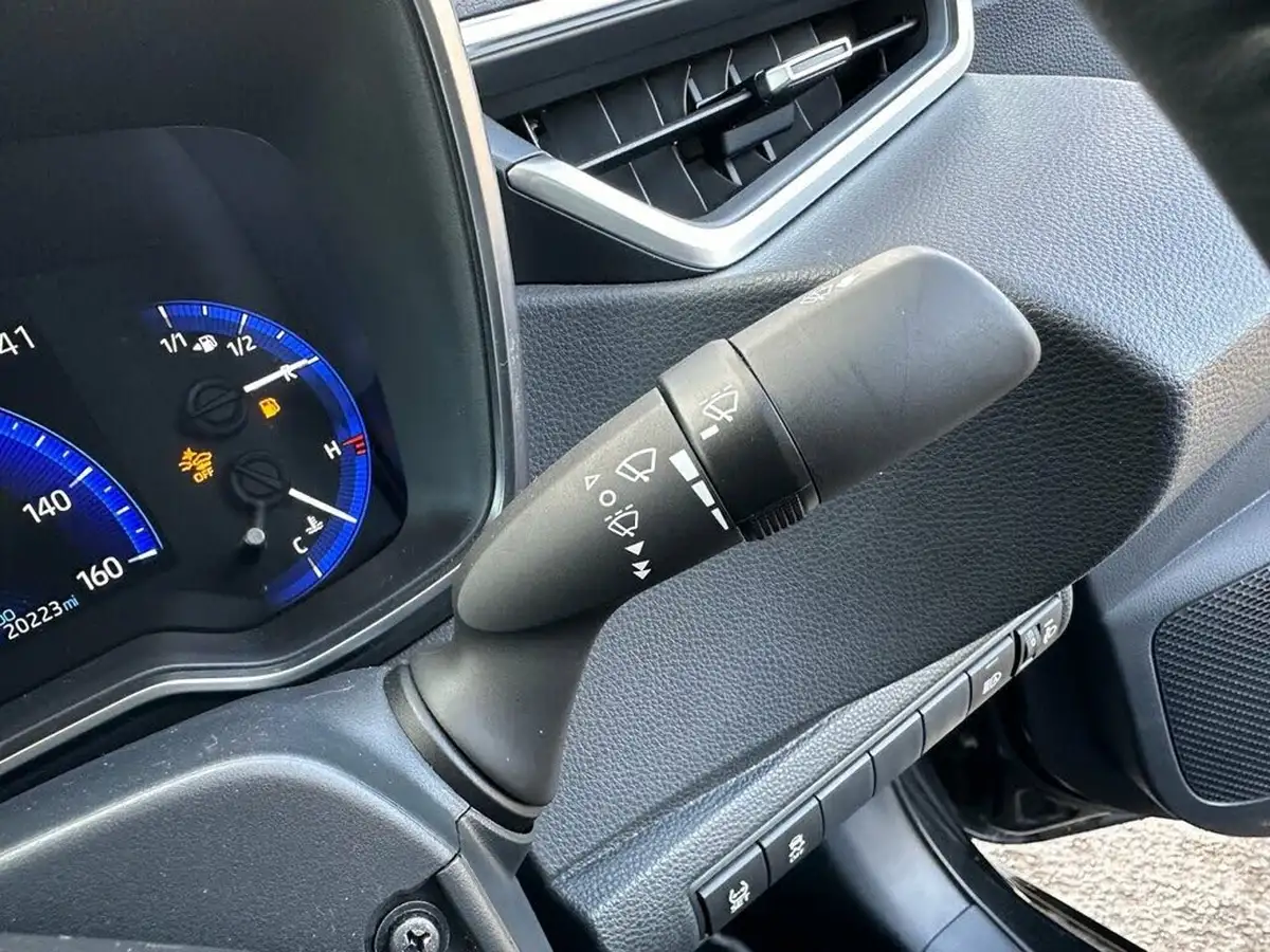 2020-toyota-corolla-18-vvt-i-icon-tech-saloon-4d-big-23