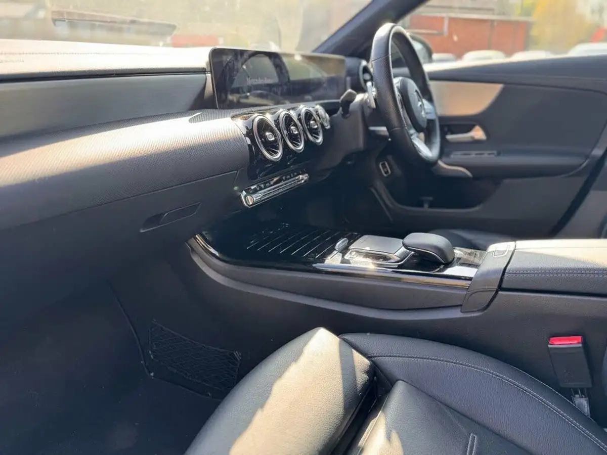 2019-mercedes-benz-cla-13-cla-180-amg-line-shooting-brake-5d-big-10