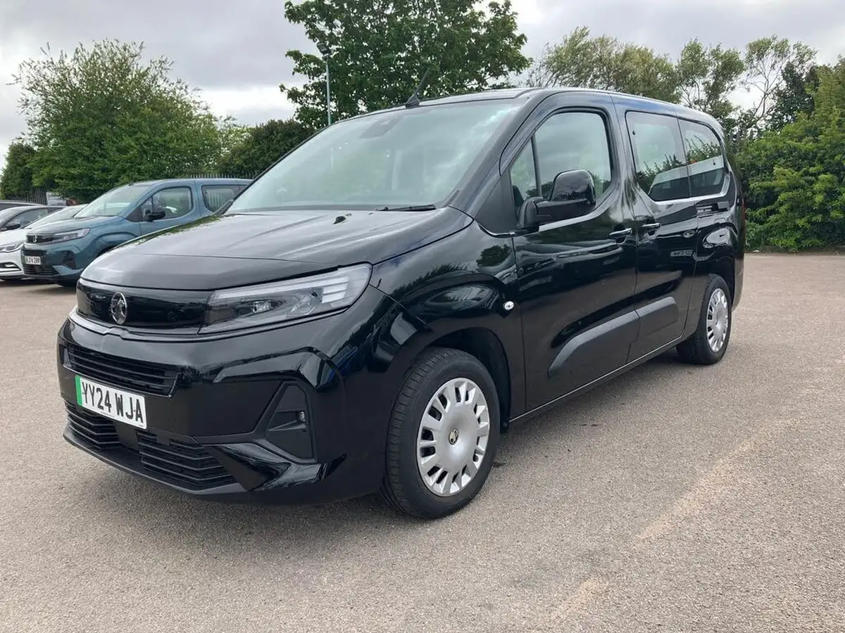 2024-vauxhall-combo-life-e-design-xl-big-38