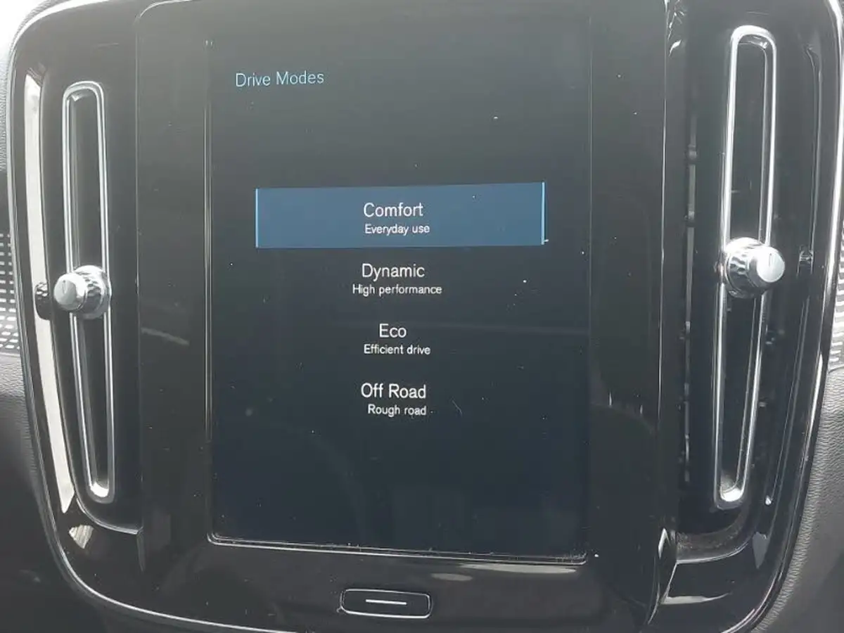 2019-volvo-xc40-20-t4-r-design-pro-big-15