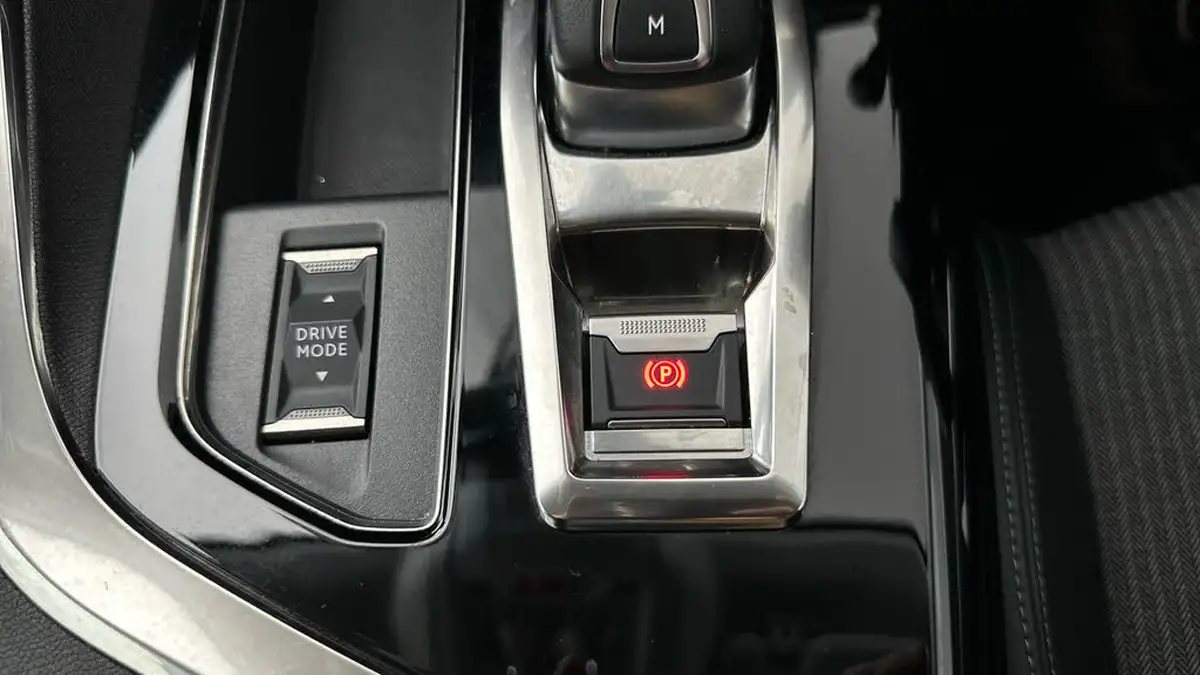 2021-peugeot-5008-suv-12-puretech-allure-premium-eat8-big-30