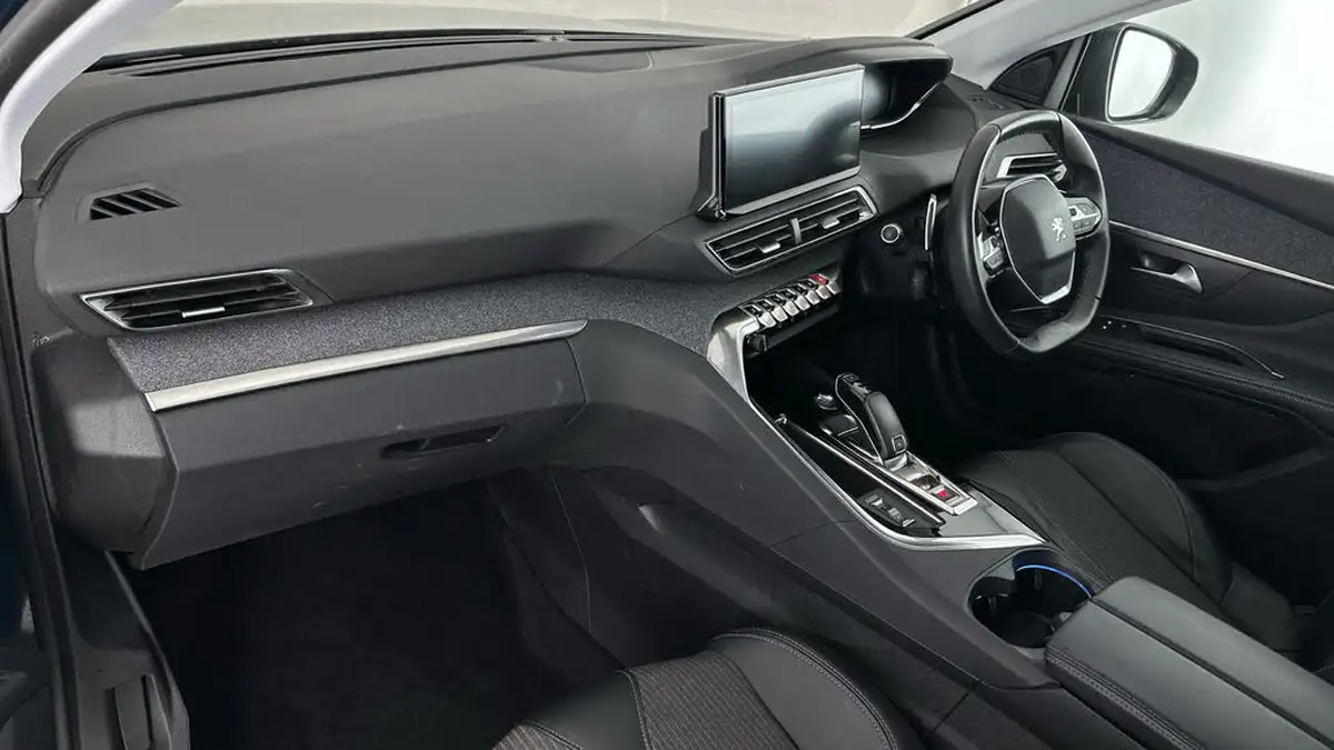 2021-peugeot-5008-suv-12-puretech-allure-premium-eat8-big-9
