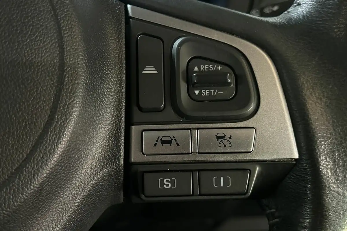 2018-subaru-forester-20-xe-premium-4x4-lineartronic-big-8