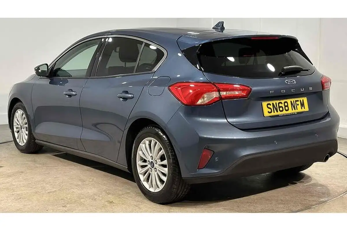 2019-ford-focus-10t-titanium-ss-hatchback-big-4