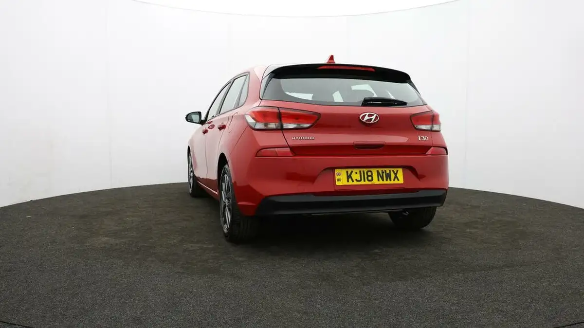 2018-hyundai-i30-16crdi-se-nav-109ps-blue-drive-isg-hatchback-1582cc-dct-big-23