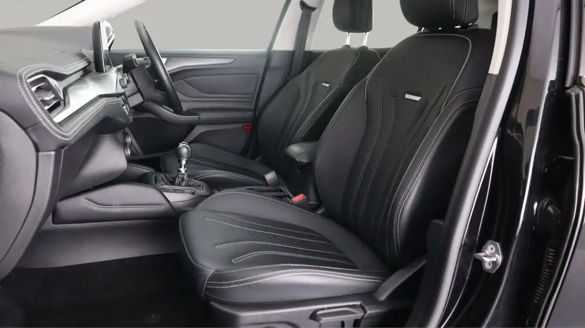 2020-ford-focus-15-vignale-hatchback-big-20