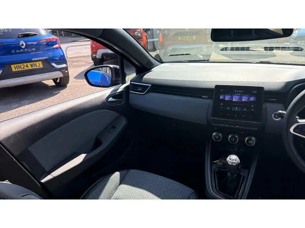 2024-renault-clio-10-tce-techno-big-13