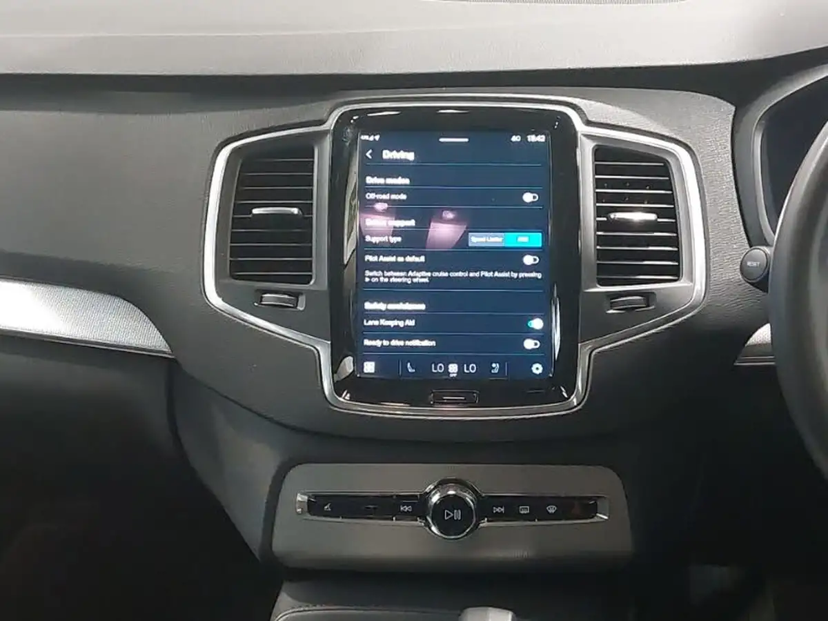 2022-volvo-xc90-20-b5-core-big-6