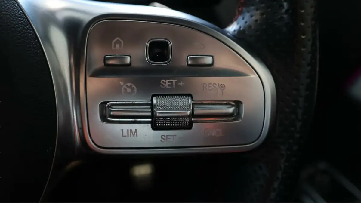 2021-mercedes-benz-eqa-e-eqa-250-amg-line-big-23