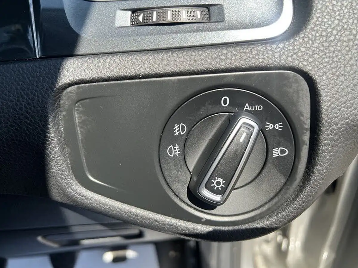 2019-volkswagen-golf-16tdi-match-edition-estate-big-19