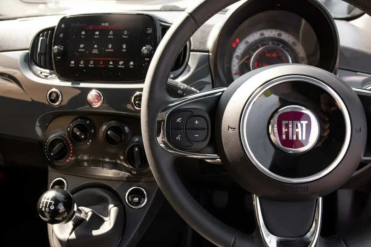 2020-fiat-500-10-lounge-big-17