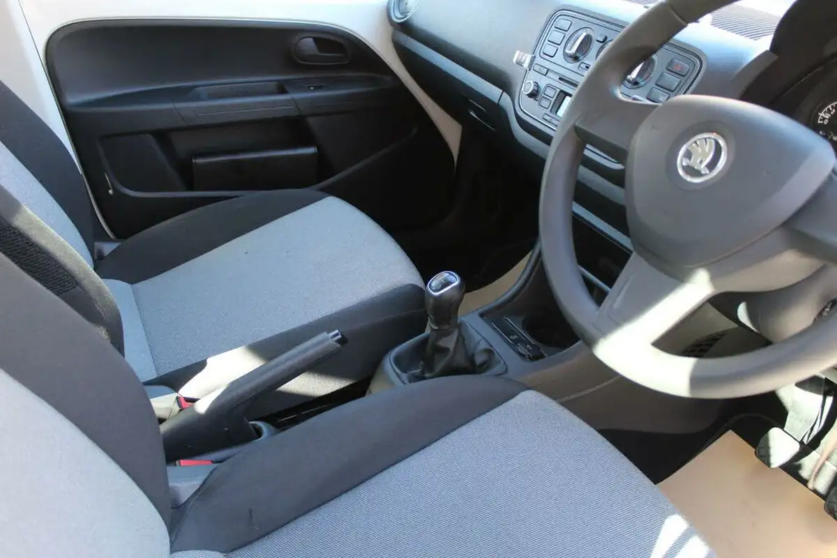 2015-skoda-citigo-10-se-5d-big-35