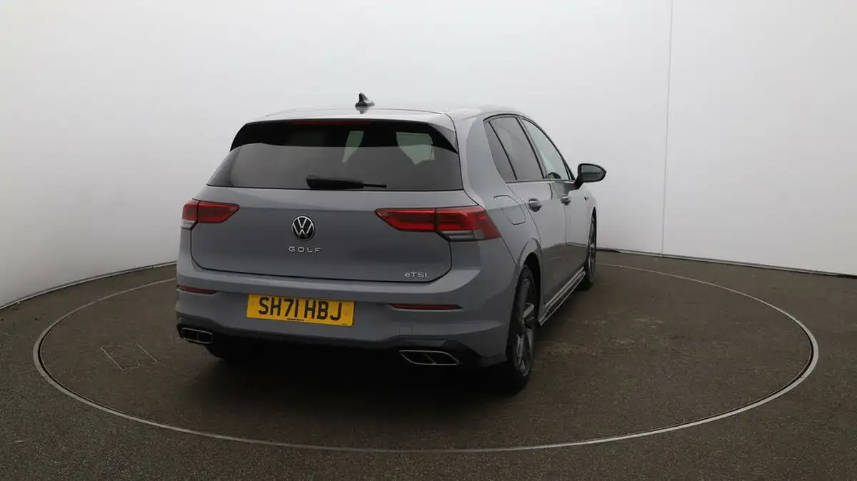 2021-volkswagen-golf-big-49