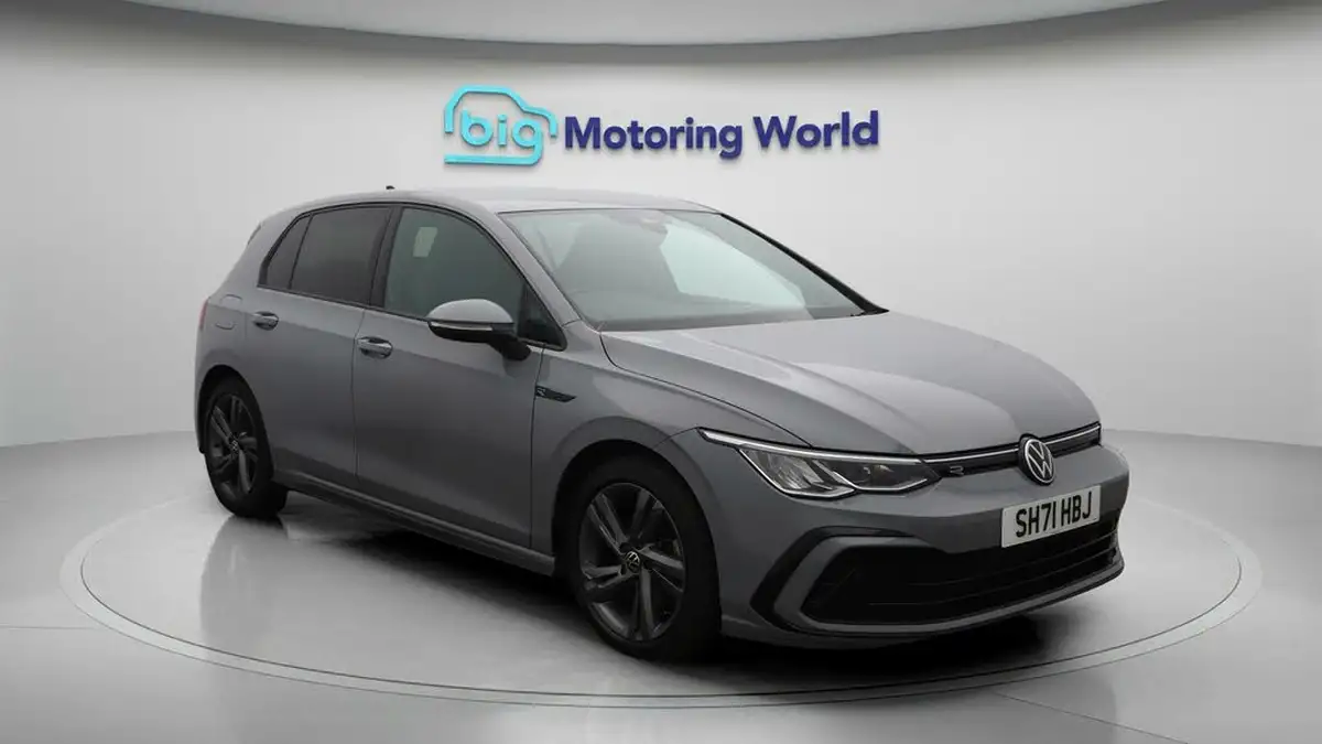 2021-volkswagen-golf-big-1