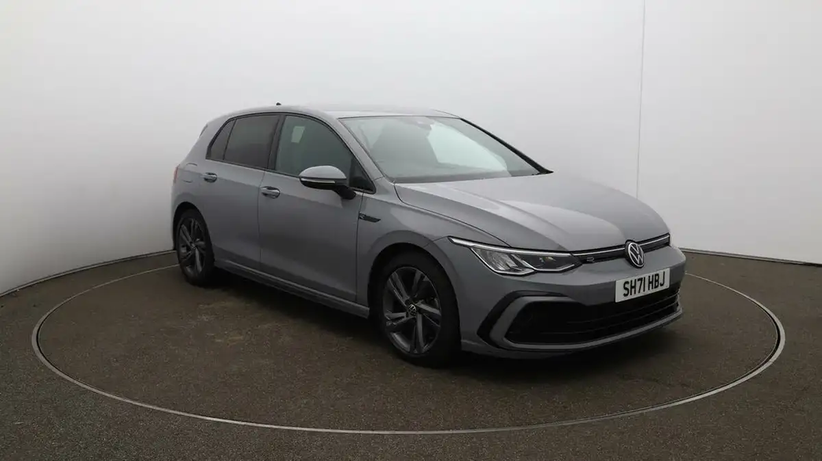 2021-volkswagen-golf-big-25