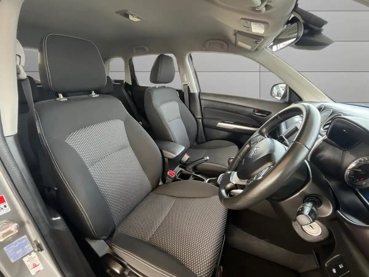 2022-suzuki-vitara-14-boosterjet-sz-t-big-9