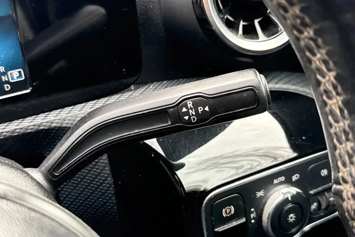 2019-mercedes-benz-a-class-13-a180-se-7g-dct-big-19