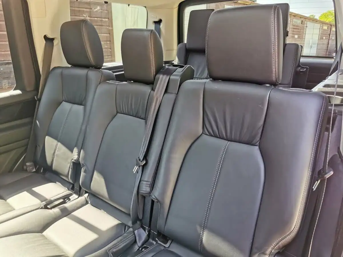 2015-land-rover-discovery-4-30-sd-v6-hse-big-30