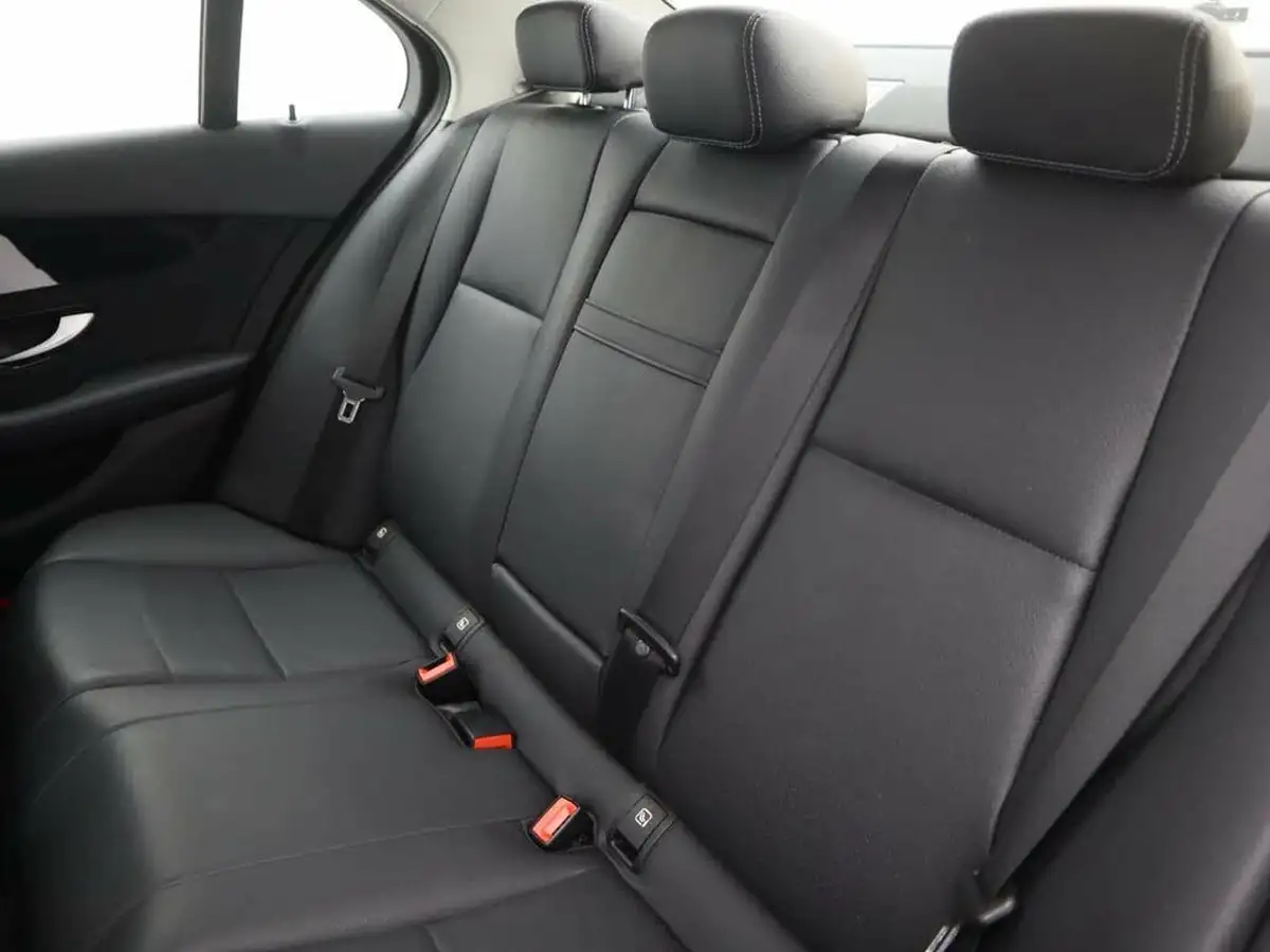 2019-mercedes-benz-c-class-15-c200-se-ss-saloon-4d-big-9