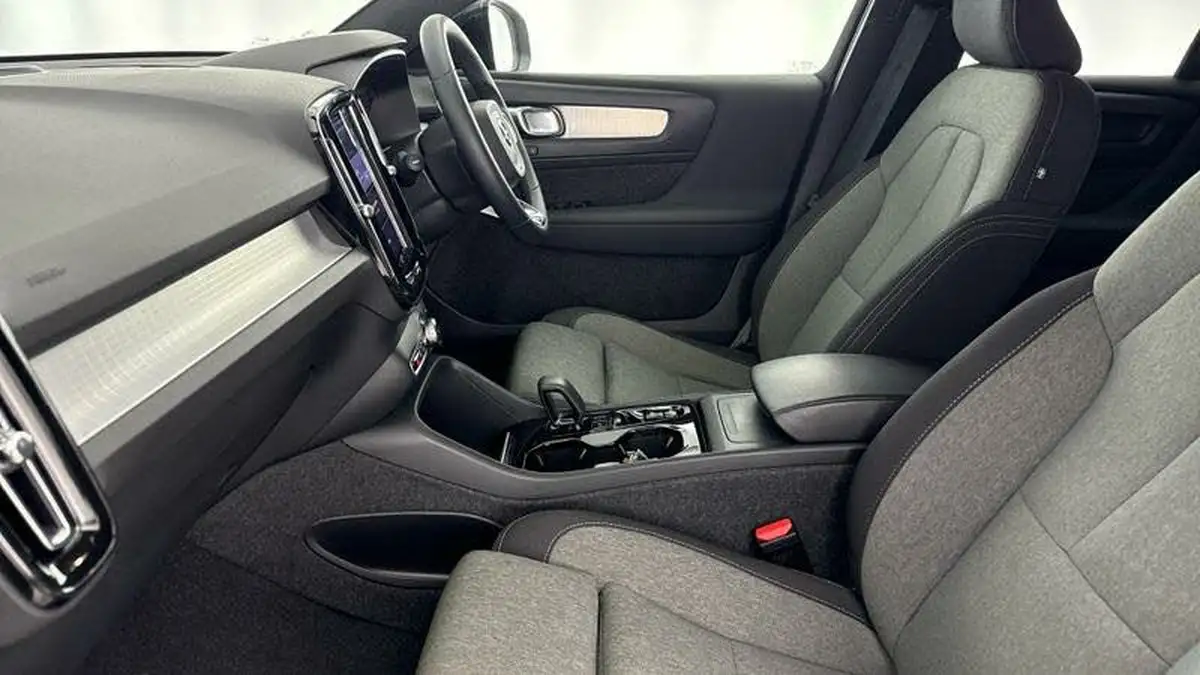2024-volvo-xc40-20-b3-plus-big-38