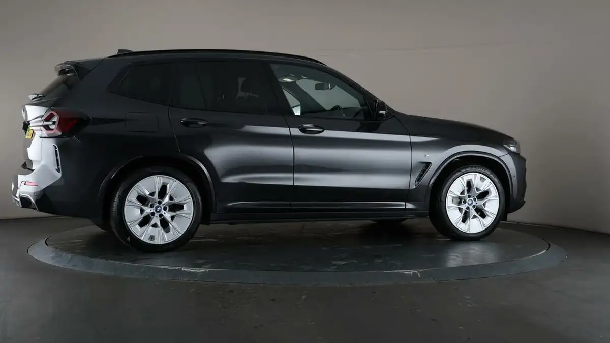 2022-bmw-ix3-e-m-sport-pro-big-56