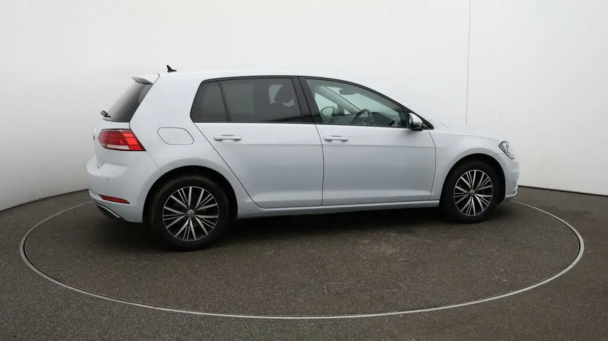 2018-volkswagen-golf-10-tsi-se-115ps-hatchback-5d-big-43
