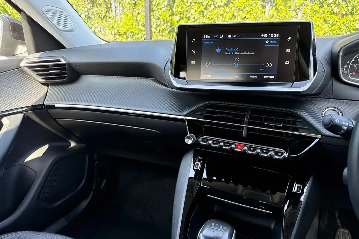 2021-peugeot-2008-suv-12-puretech-allure-130bhp-big-42