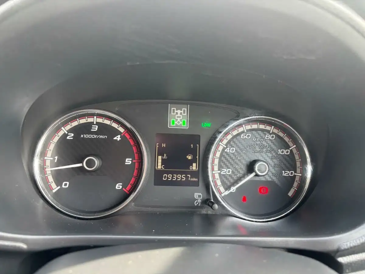 2018-mitsubishi-l200-24di-d-barbarian-sda-big-15