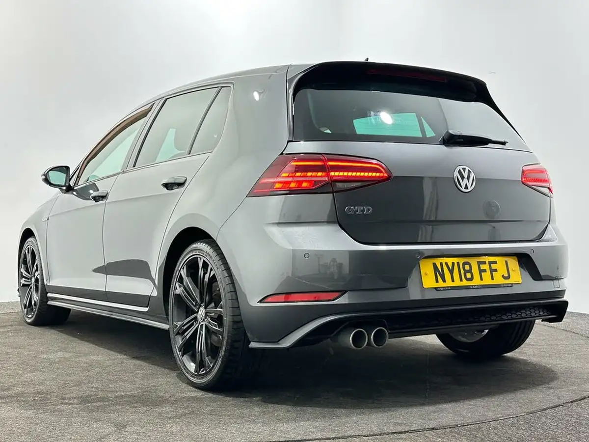 2018-volkswagen-golf-20tdi-gtd-hatchback-5d-big-48
