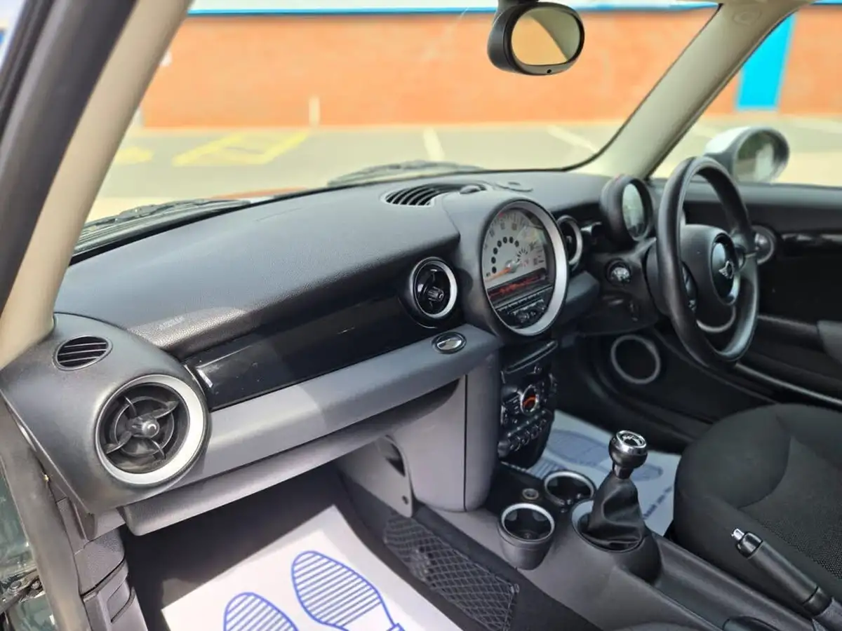 2012-mini-cooper-16-cooper-122bhp-hatchback-3d-big-22