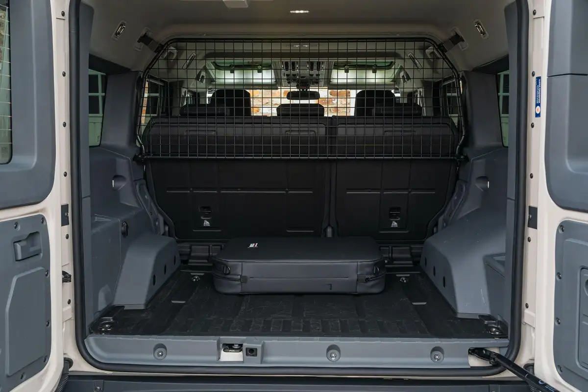 2024-ineos-grenadier-30-286pseu6d2-seat-commercial-panel-van-big-18