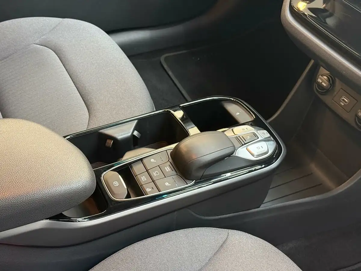 2022-hyundai-ioniq-e-premium-electric-big-11